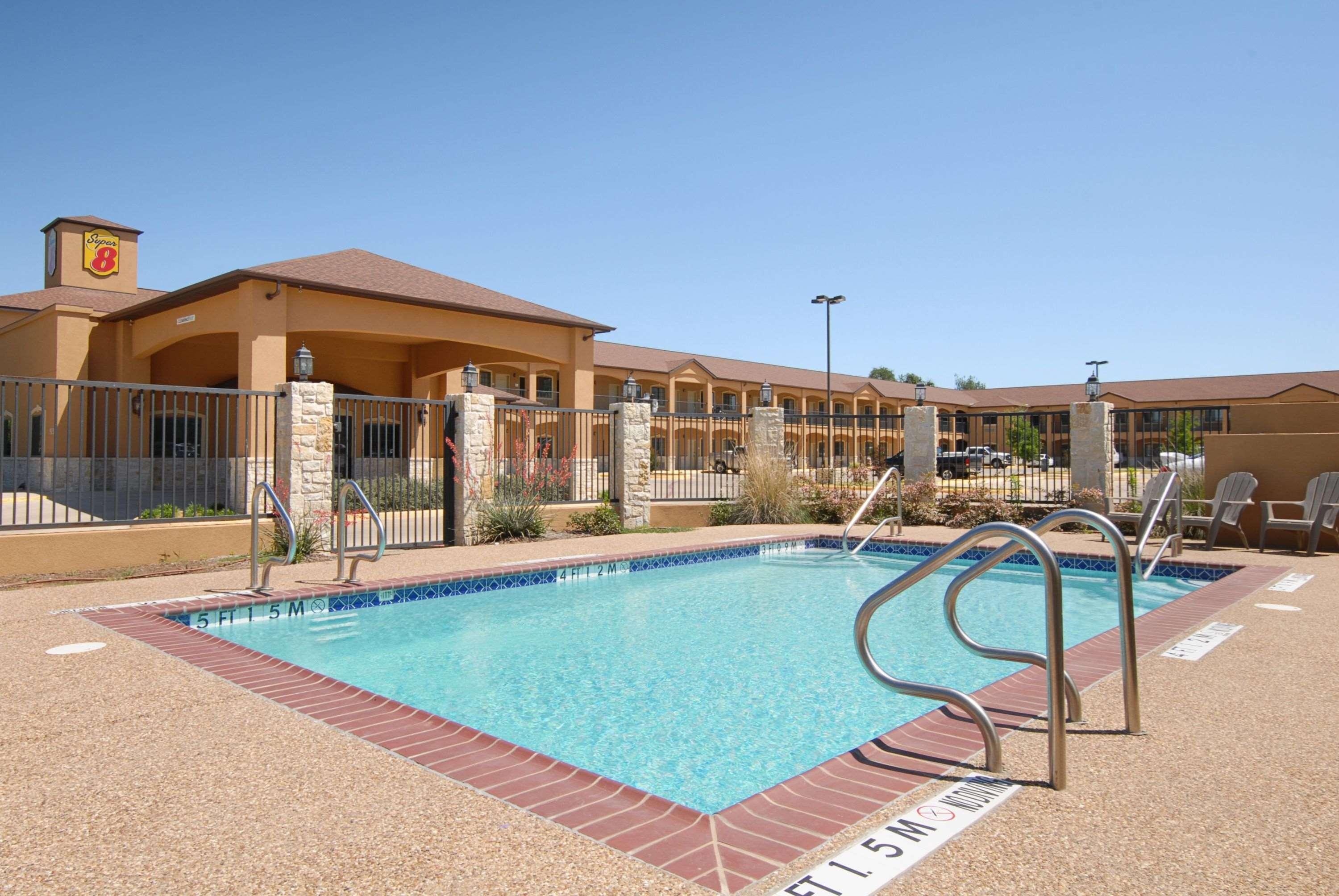 Super 8 By Wyndham Stephenville Exterior foto